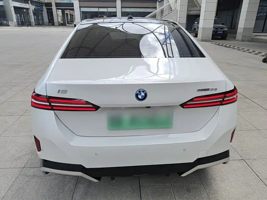 BMW i5 — фото 9