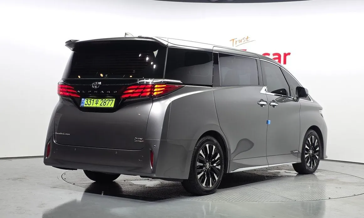 Toyota Alphard — фото 3