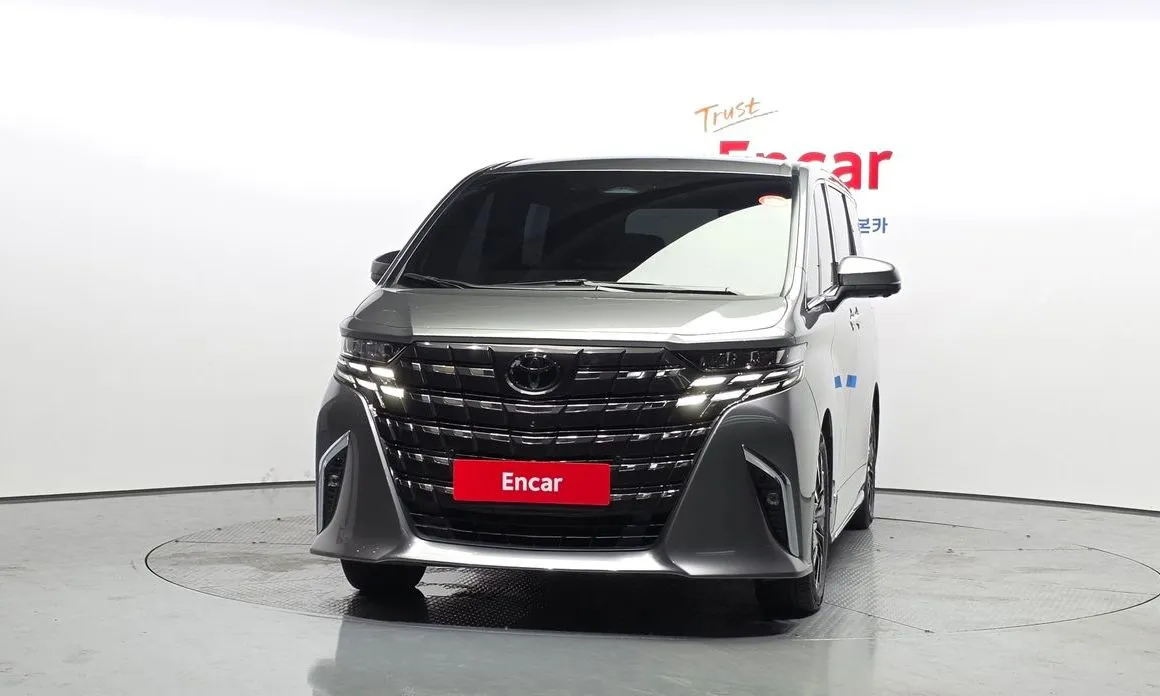 Toyota Alphard — фото 2