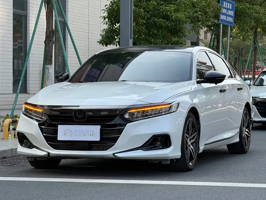 Honda Accord — фото 1