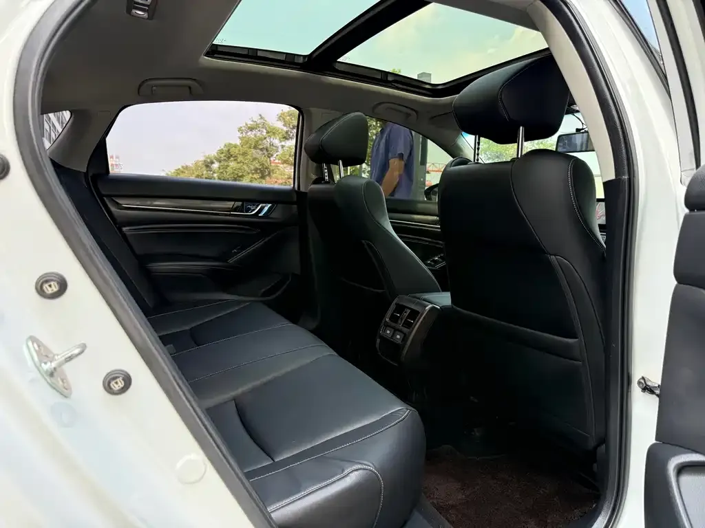 Honda Accord — фото 4