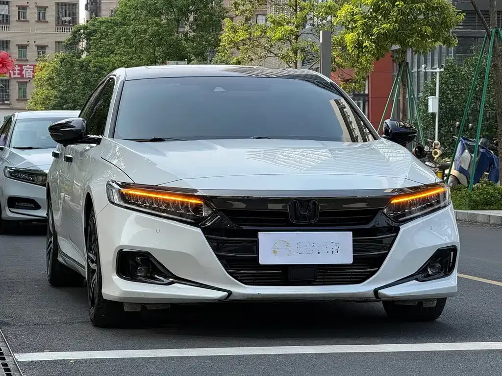 Honda Accord — фото 10