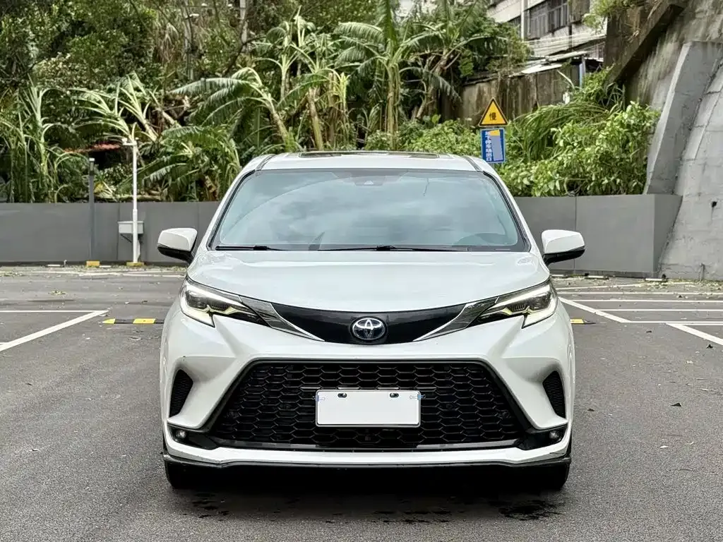 Toyota Granvia — фото 3