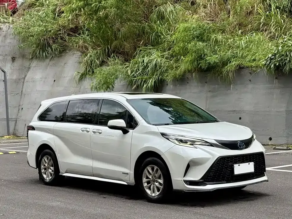 Toyota Granvia — фото 7