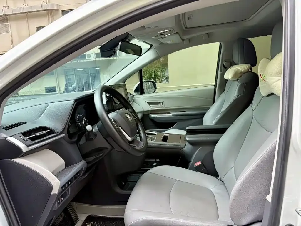 Toyota Granvia — фото 4