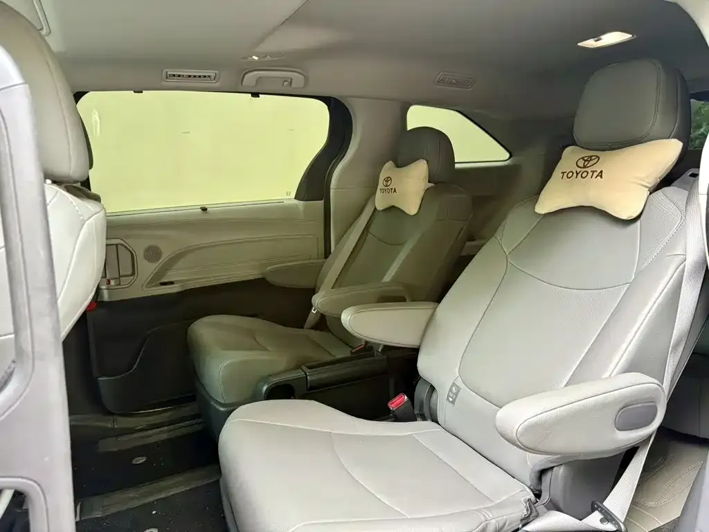 Toyota Granvia — фото 8