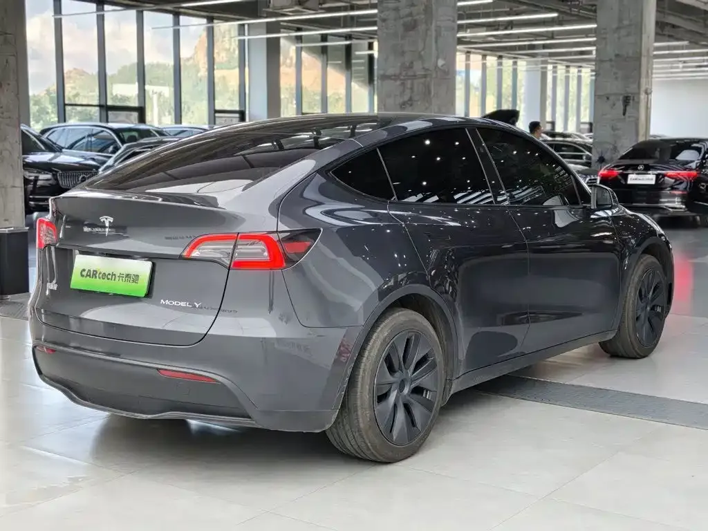 Tesla Model Y — фото 4
