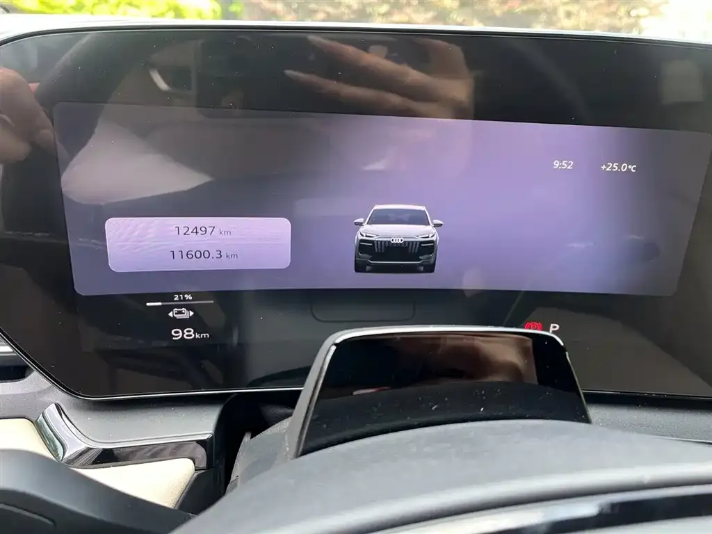 Audi Q6L e-tron — фото 2