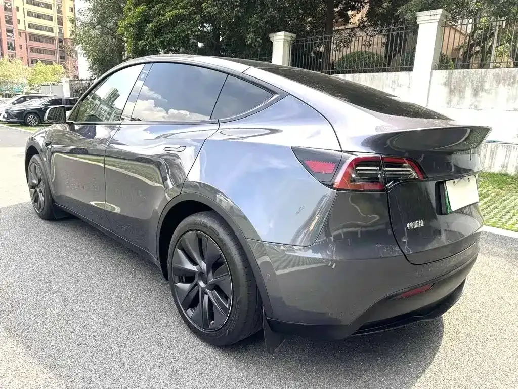 Tesla Model Y — фото 9