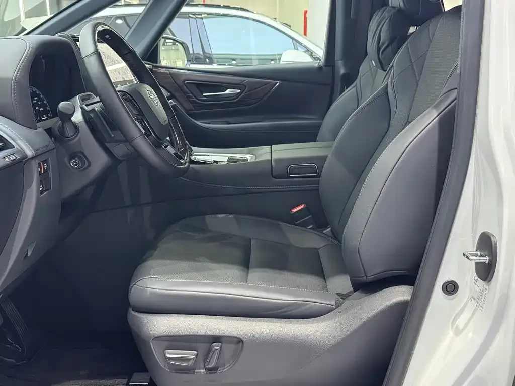 Toyota Alphard — фото 9