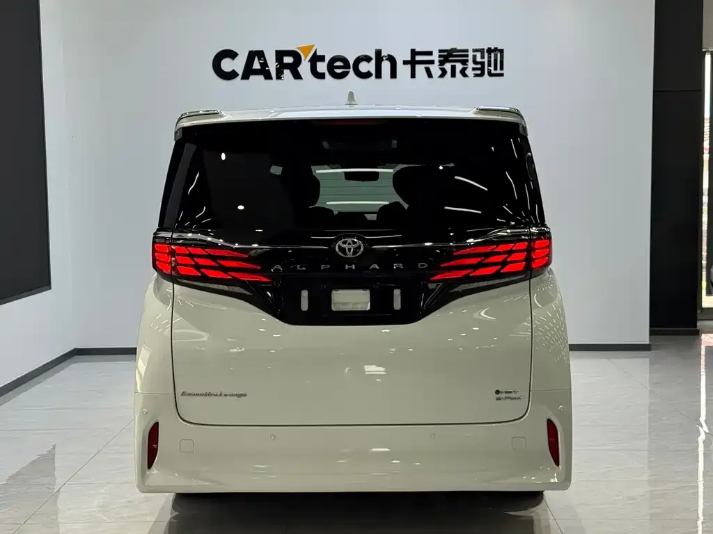 Toyota Alphard — фото 2