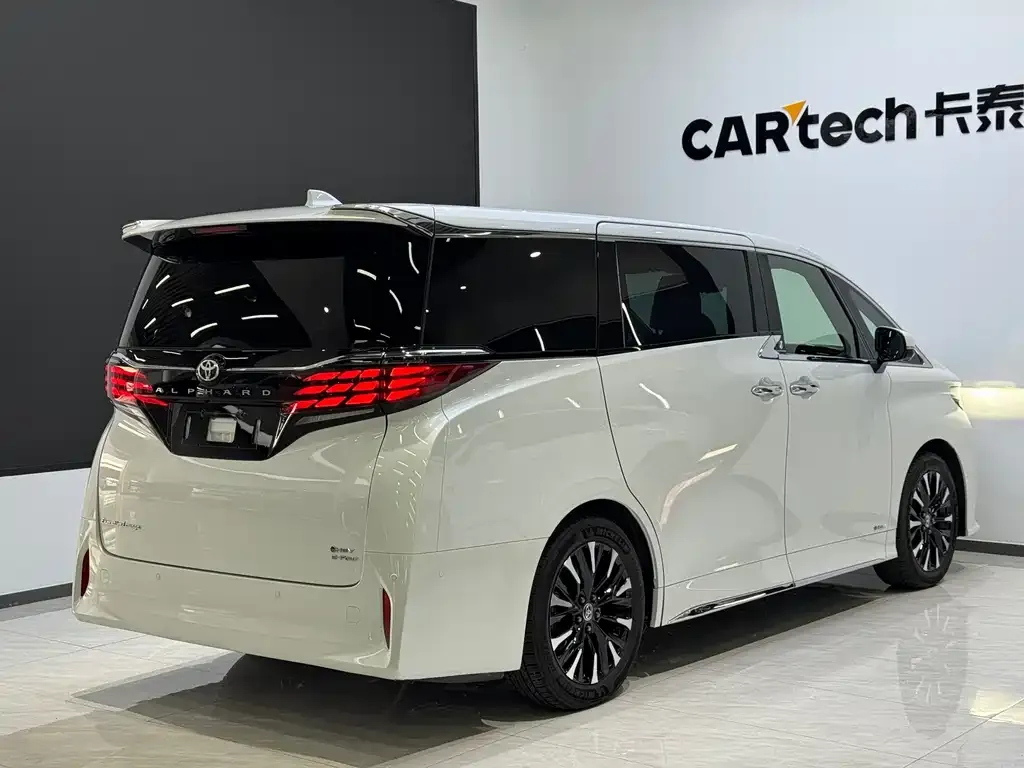 Toyota Alphard — фото 5