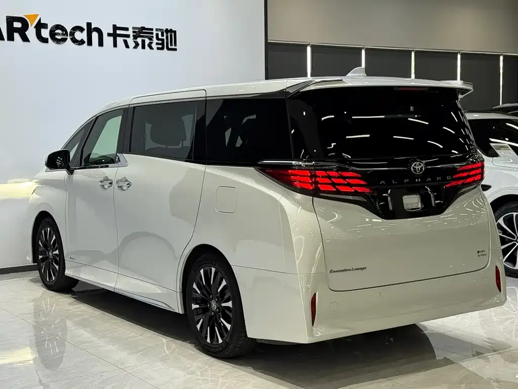Toyota Alphard — фото 4