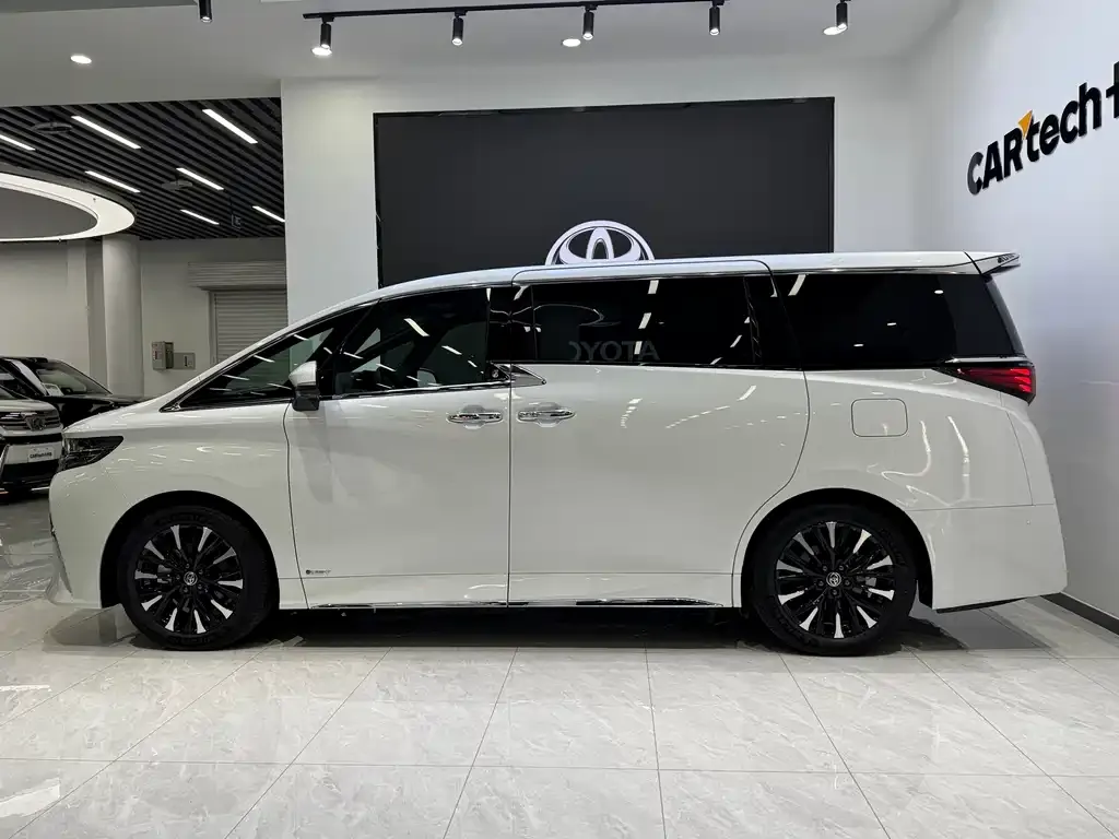 Toyota Alphard — фото 6