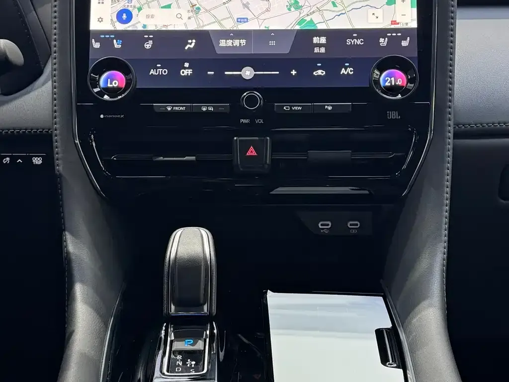 Toyota Alphard — фото 7