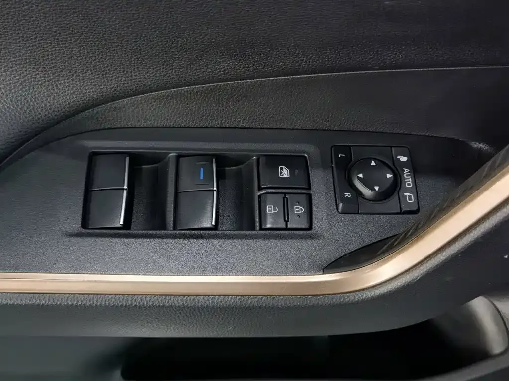 Toyota Wildlander — фото 10