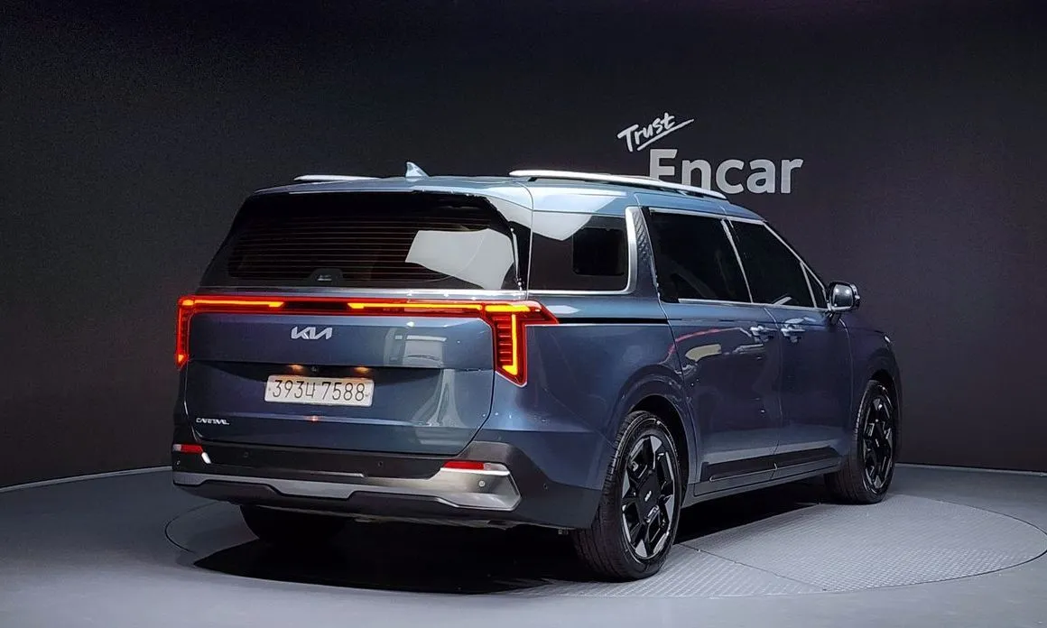 Kia Carnival — фото 10