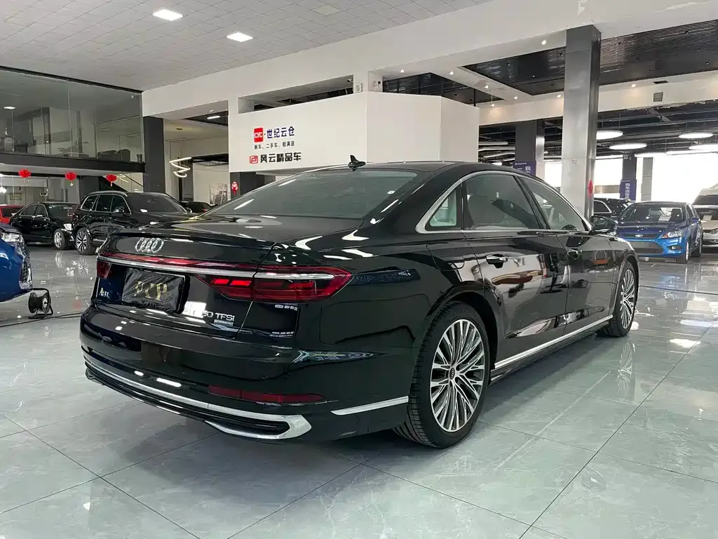 Audi A8 — фото 10