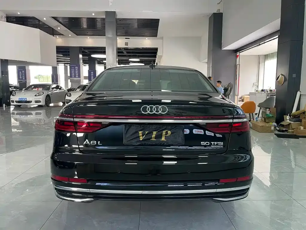 Audi A8 — фото 9