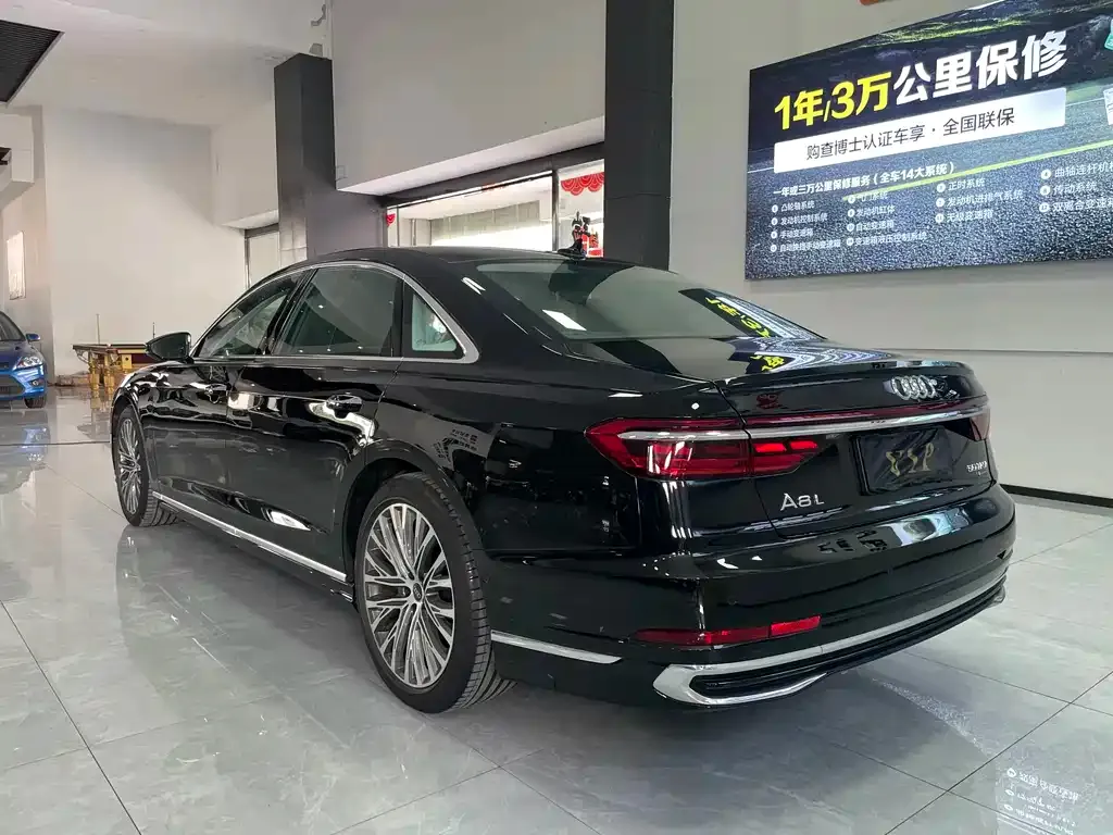 Audi A8 — фото 6