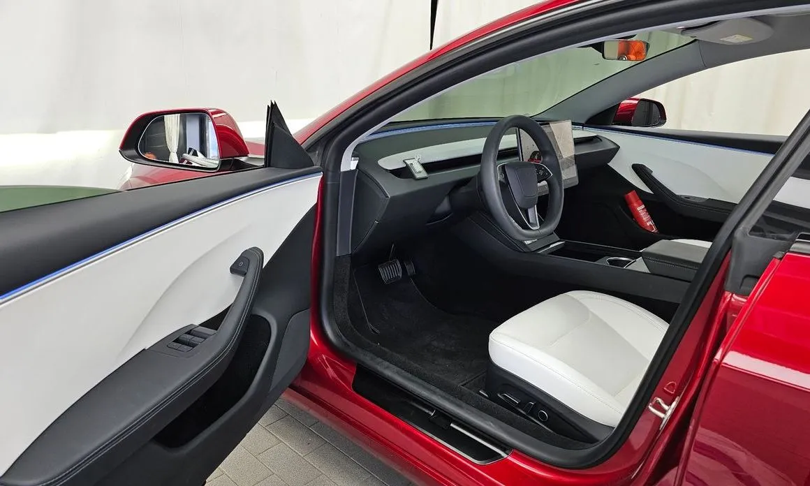 Tesla Model 3 — фото 8