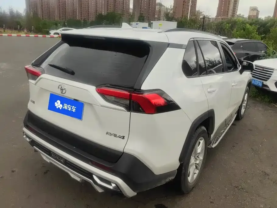 Toyota RAV4 — фото 6