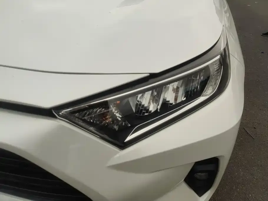 Toyota RAV4 — фото 4