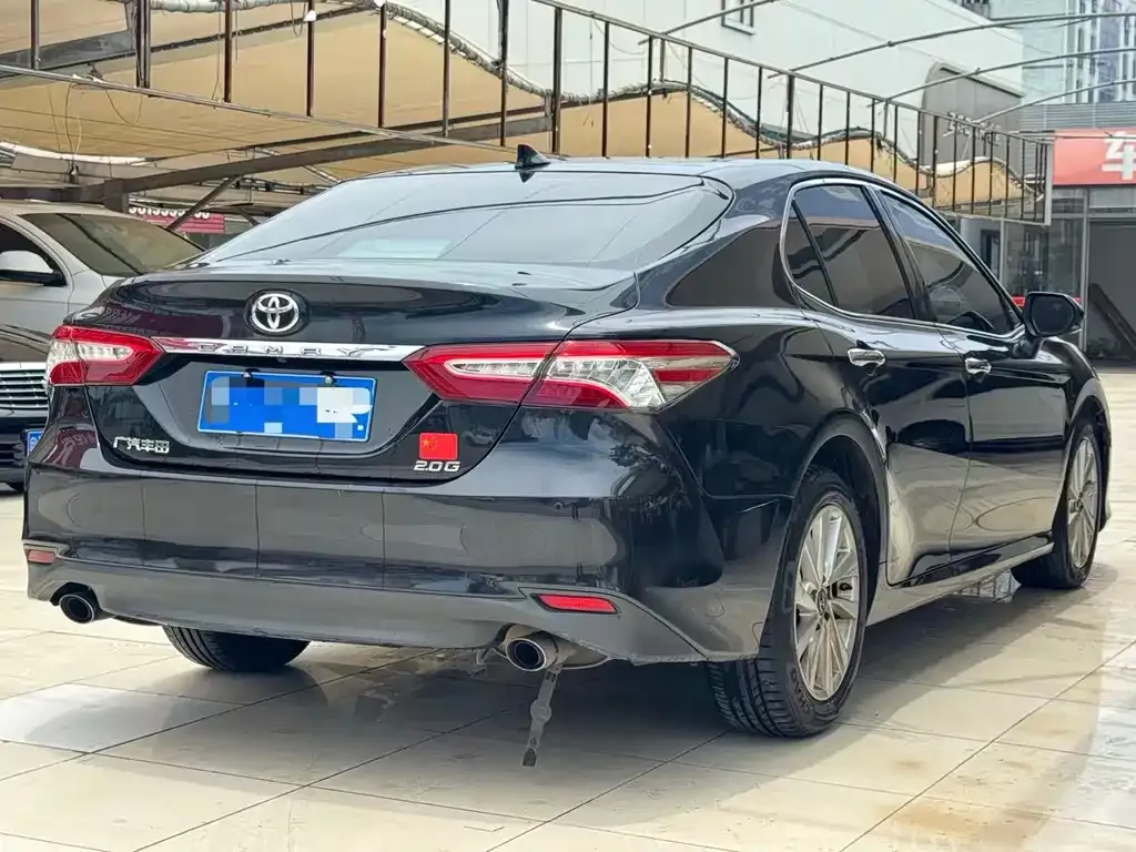 Toyota Camry — фото 2