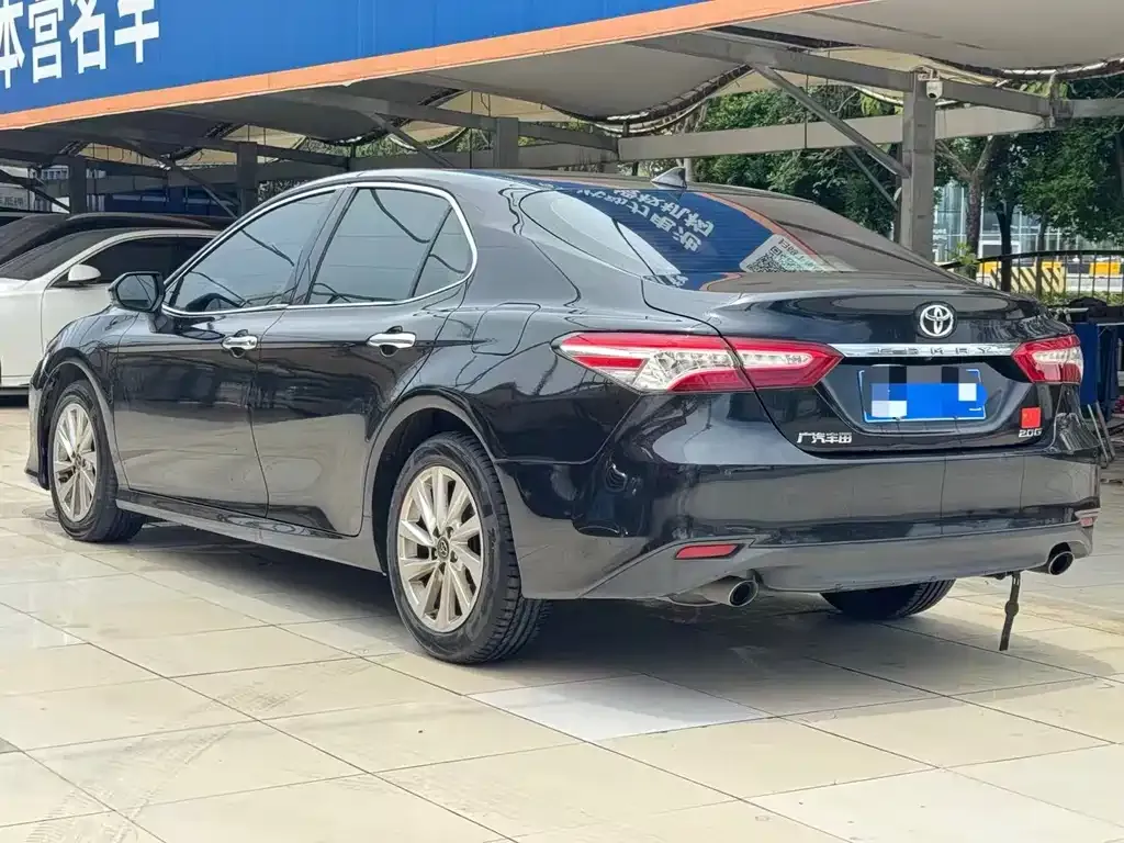 Toyota Camry — фото 10