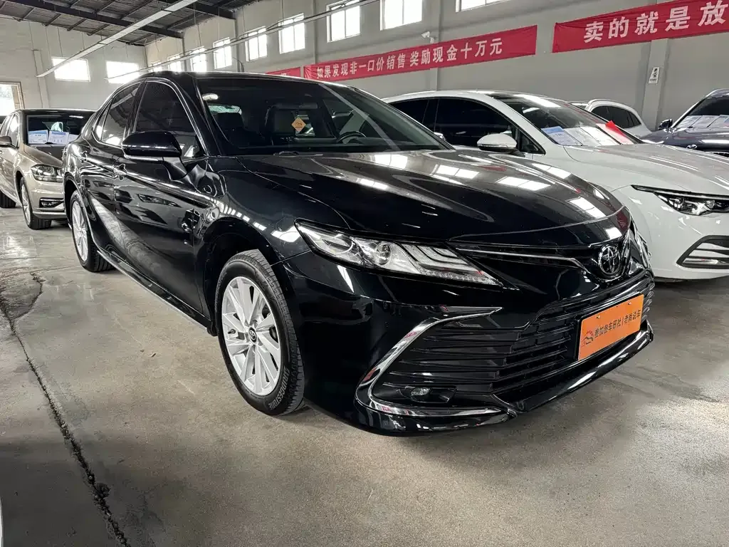 Toyota Camry — фото 9