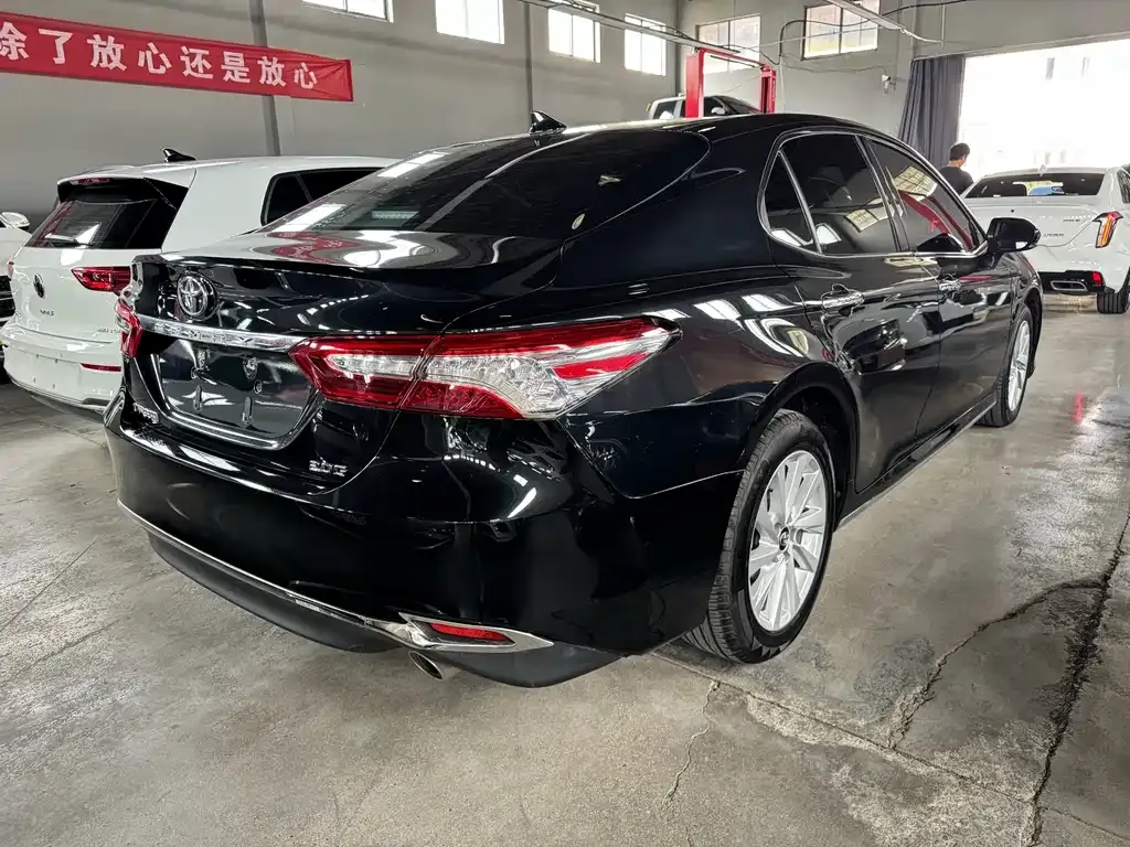 Toyota Camry — фото 6