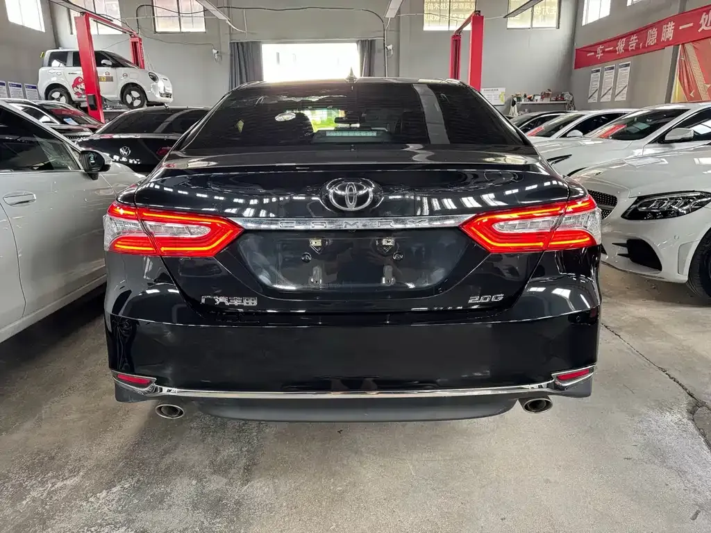 Toyota Camry — фото 8