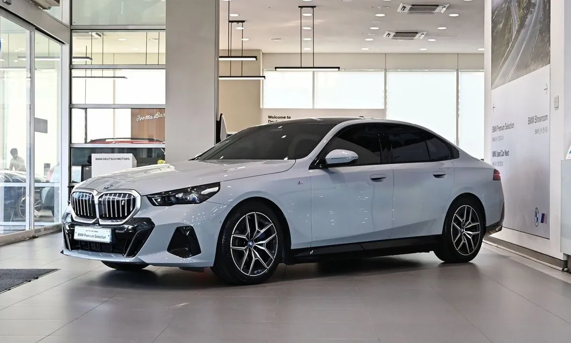 BMW i5 — фото 1