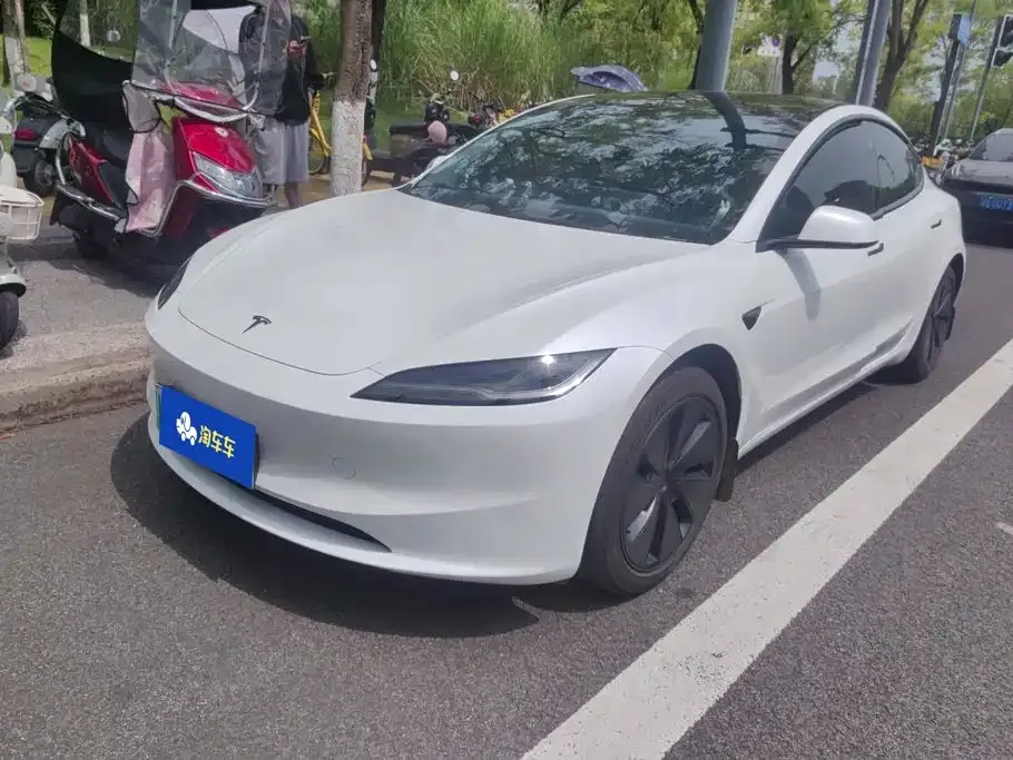 Tesla Model 3 — фото 1