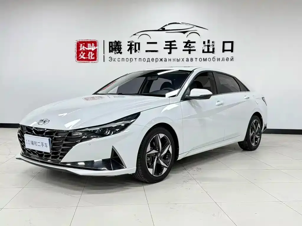 Hyundai Elantra — фото 1