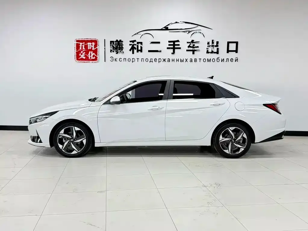 Hyundai Elantra — фото 3