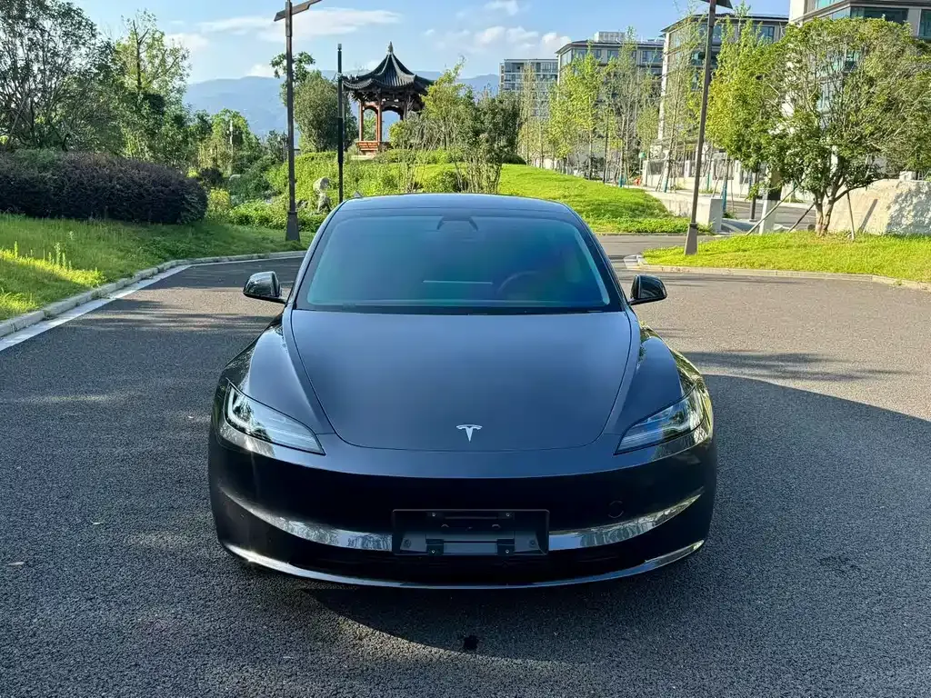 Tesla Model 3 — фото 8