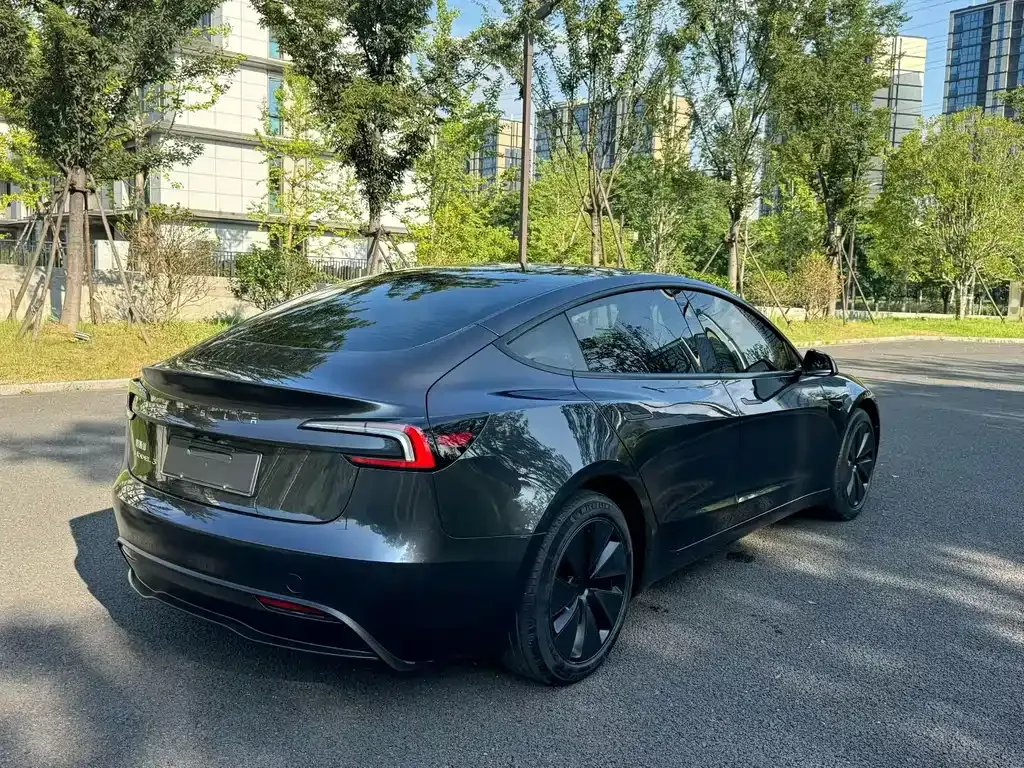 Tesla Model 3 — фото 7