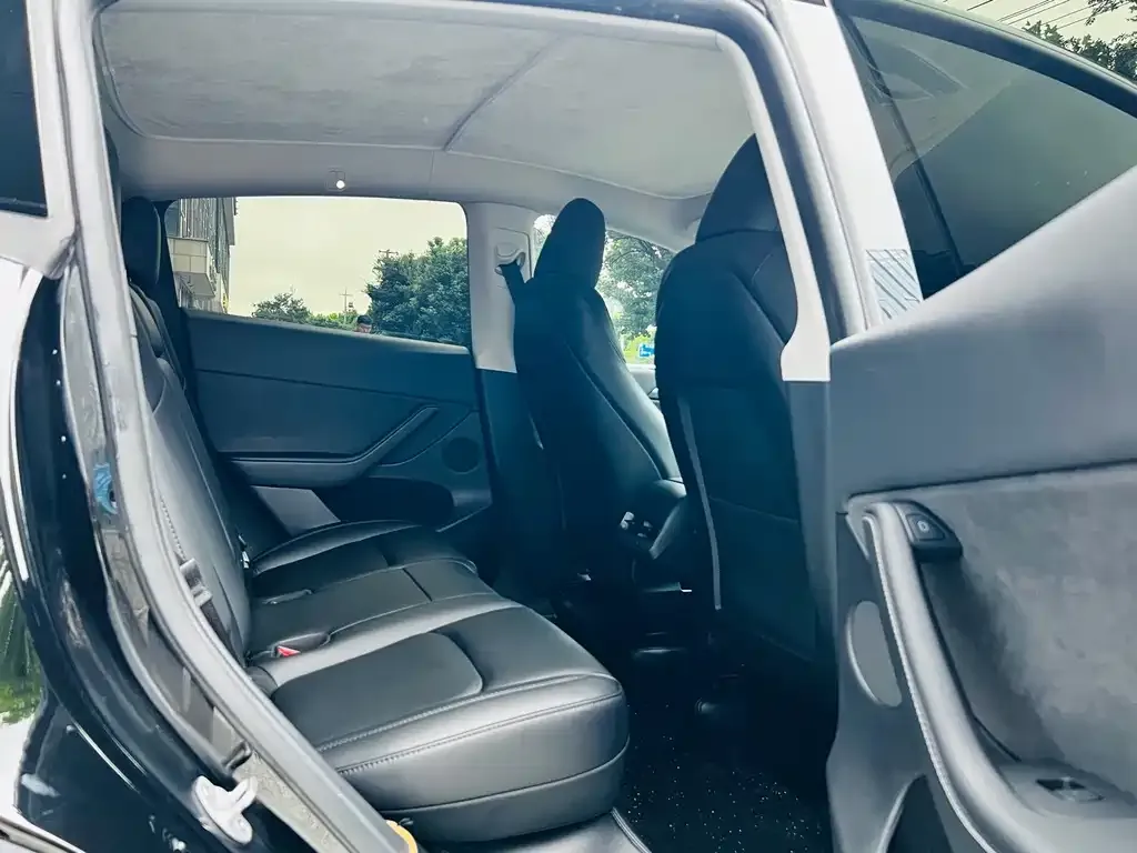 Tesla Model Y — фото 5