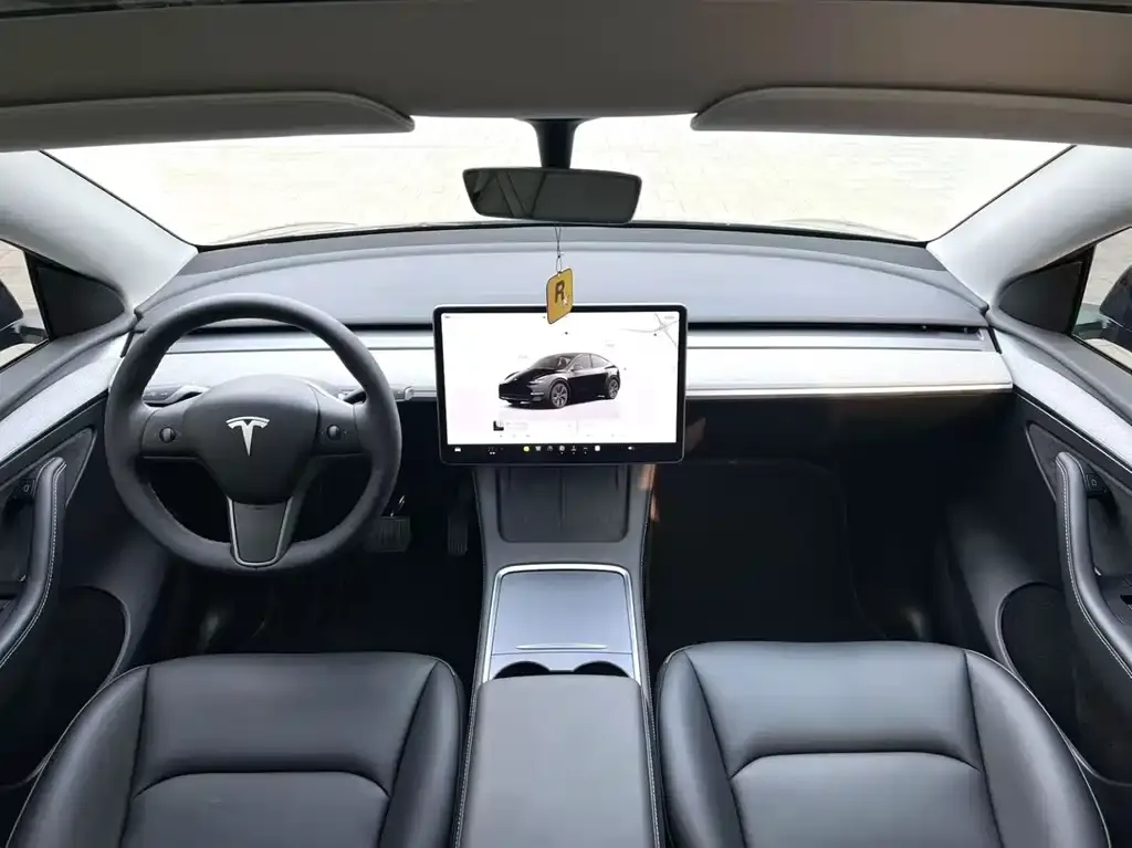 Tesla Model Y — фото 2
