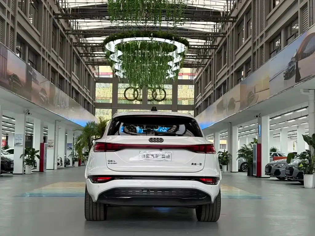 Audi Q6L e-tron — фото 8