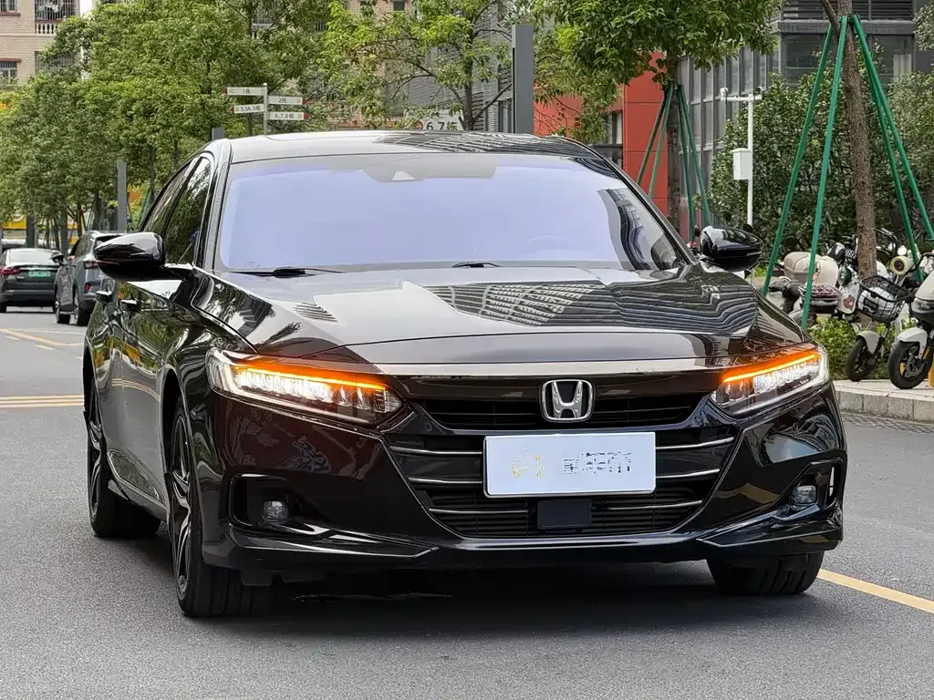 Honda Accord — фото 10