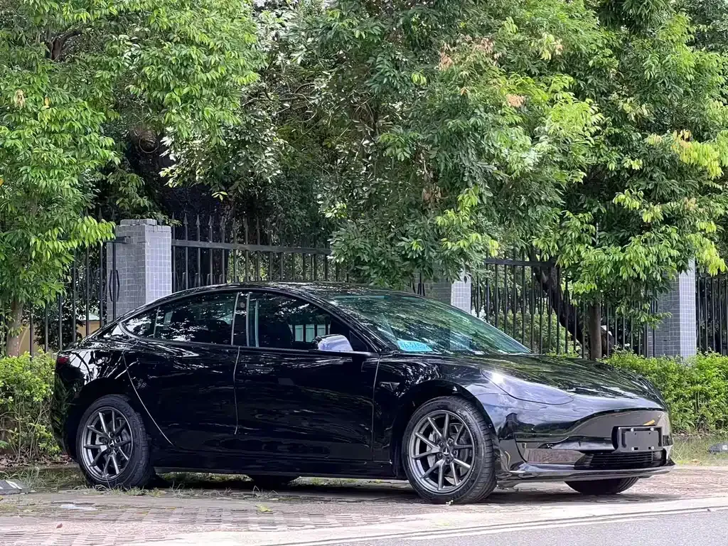 Tesla Model 3 — фото 7