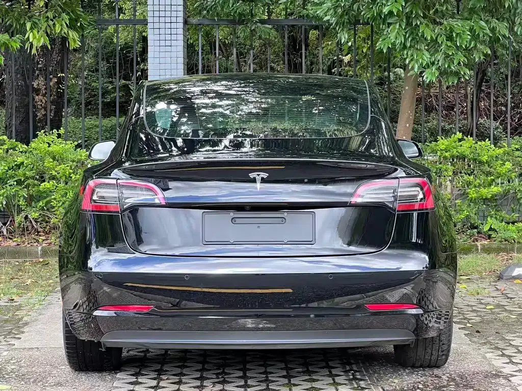 Tesla Model 3 — фото 5