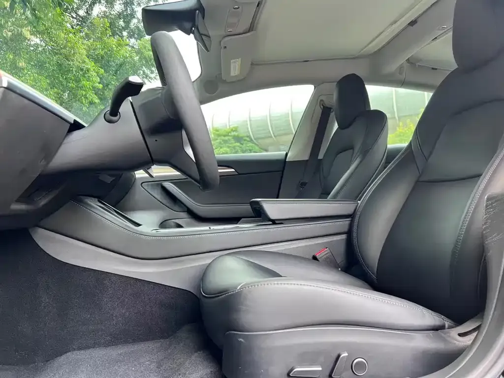 Tesla Model 3 — фото 2