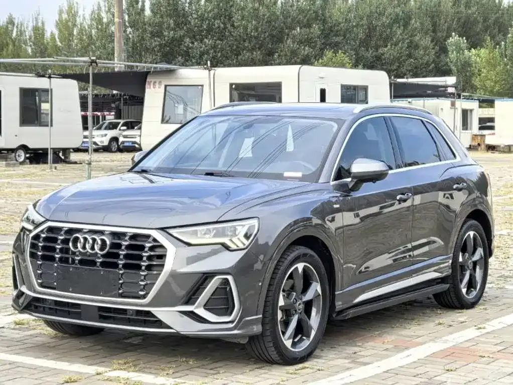 Audi Q3 — фото 1