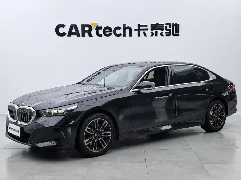 BMW 5 Series — фото 1