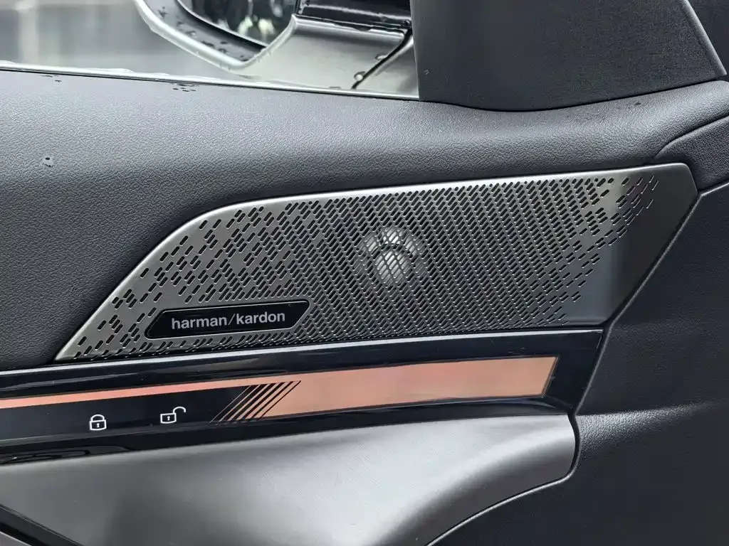 BMW 5 Series — фото 8