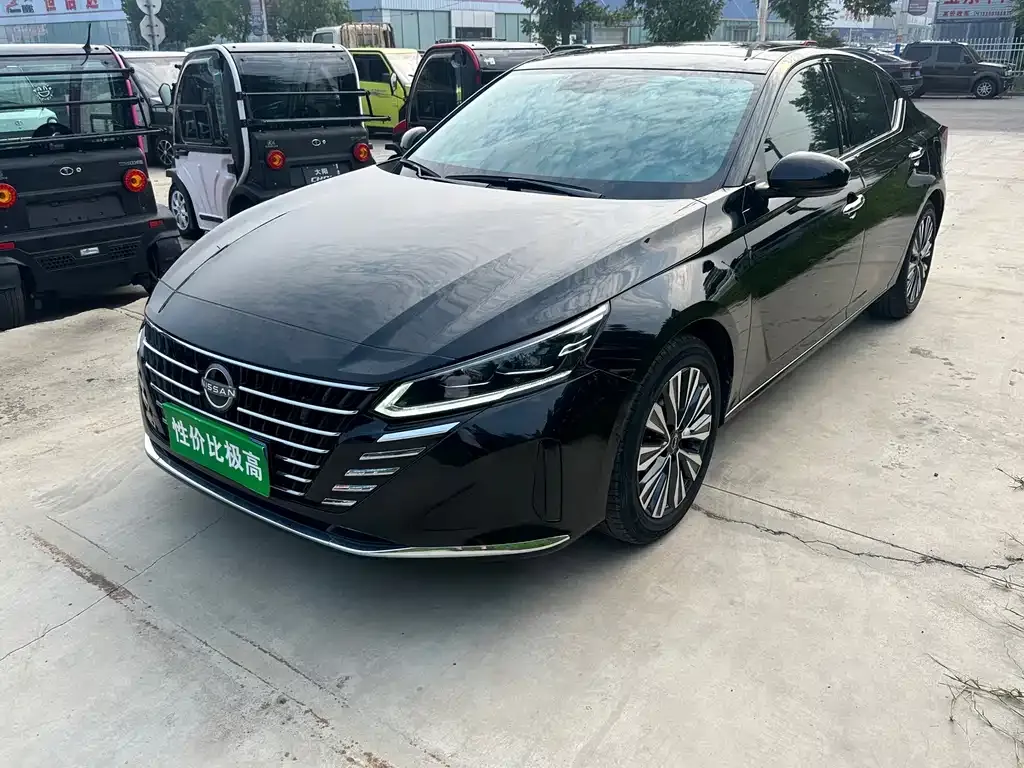 Nissan Teana — фото 1