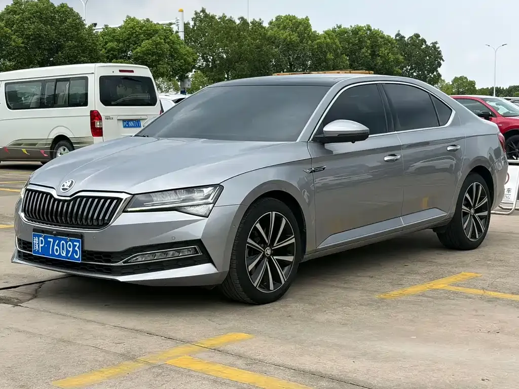Skoda Superb — фото 1